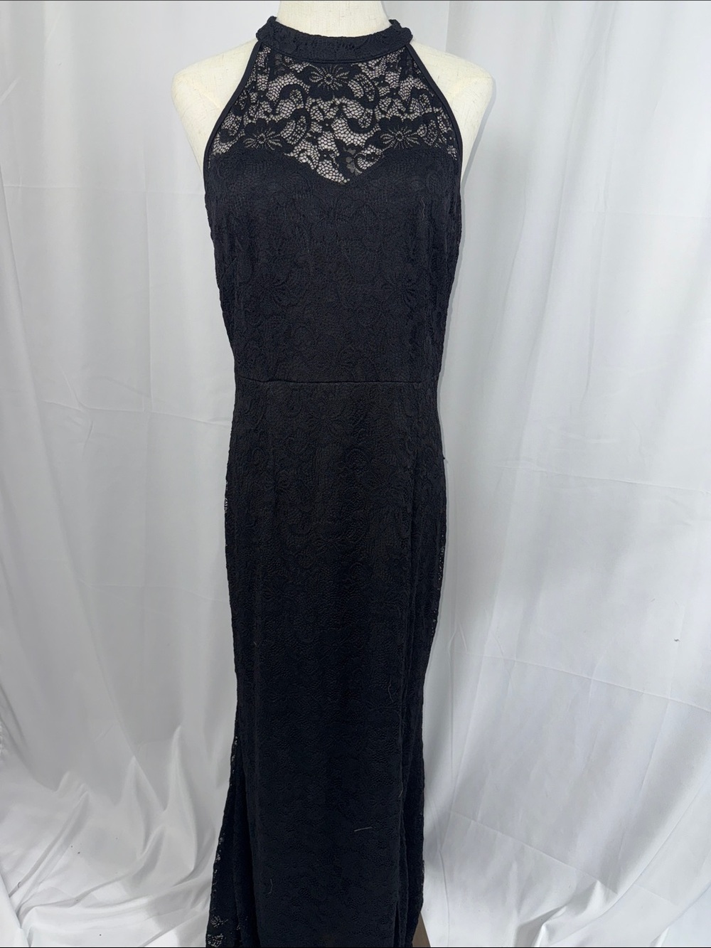 Elegant Black Lace Halter Evening Dress